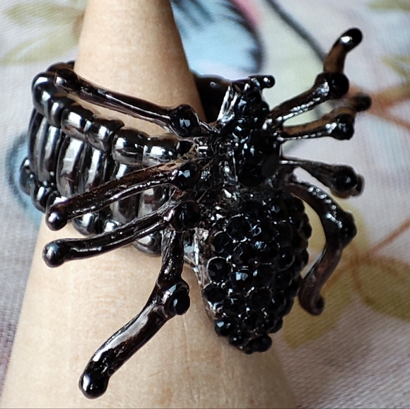 Gothic Black Rhinestone Gunmetal Stretch Spider Ring NEW Bug Insect Halloween - Picture 3 of 7